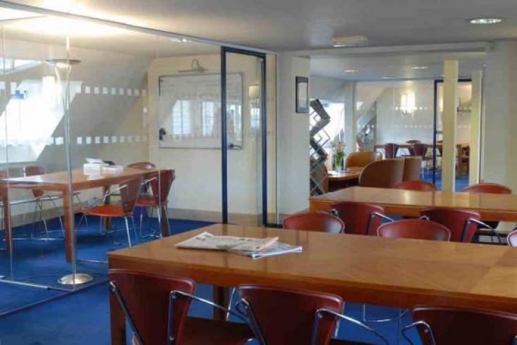 Salles de classe et coin lounge
