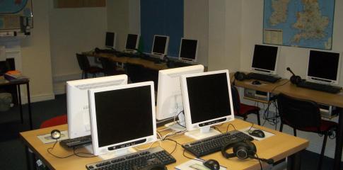 Salle informatique de l'école de langue