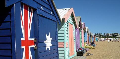 Cabanes de plage aux couleurs australiennes