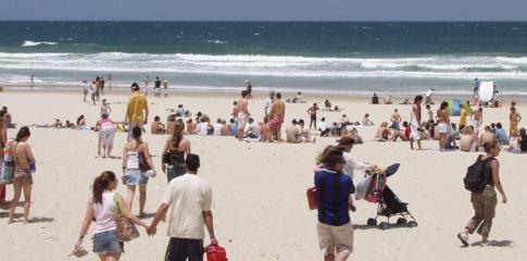 Etudiants sur la plage de la Gold Coast