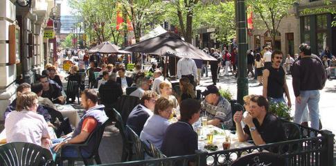 Terrasses animées au centre-ville