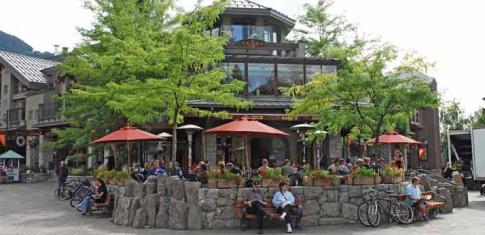 Nombreux restaurants au centre de Whistler