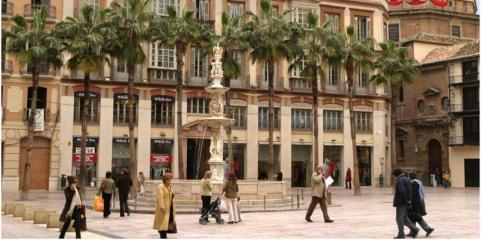 Place située dans le quartier commerçant de Malaga