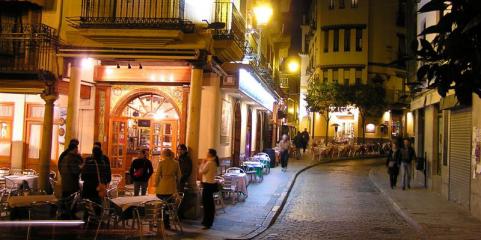 Rue commerçante à Séville