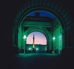 Aleksandrovskaia Kolonna de nuit à St Petersbourg