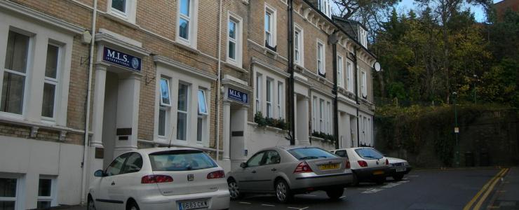 MLS
- Séjours linguistiques avec AILS - Apprendre l'anglais à Bournemouth - stage linguistique MLS International