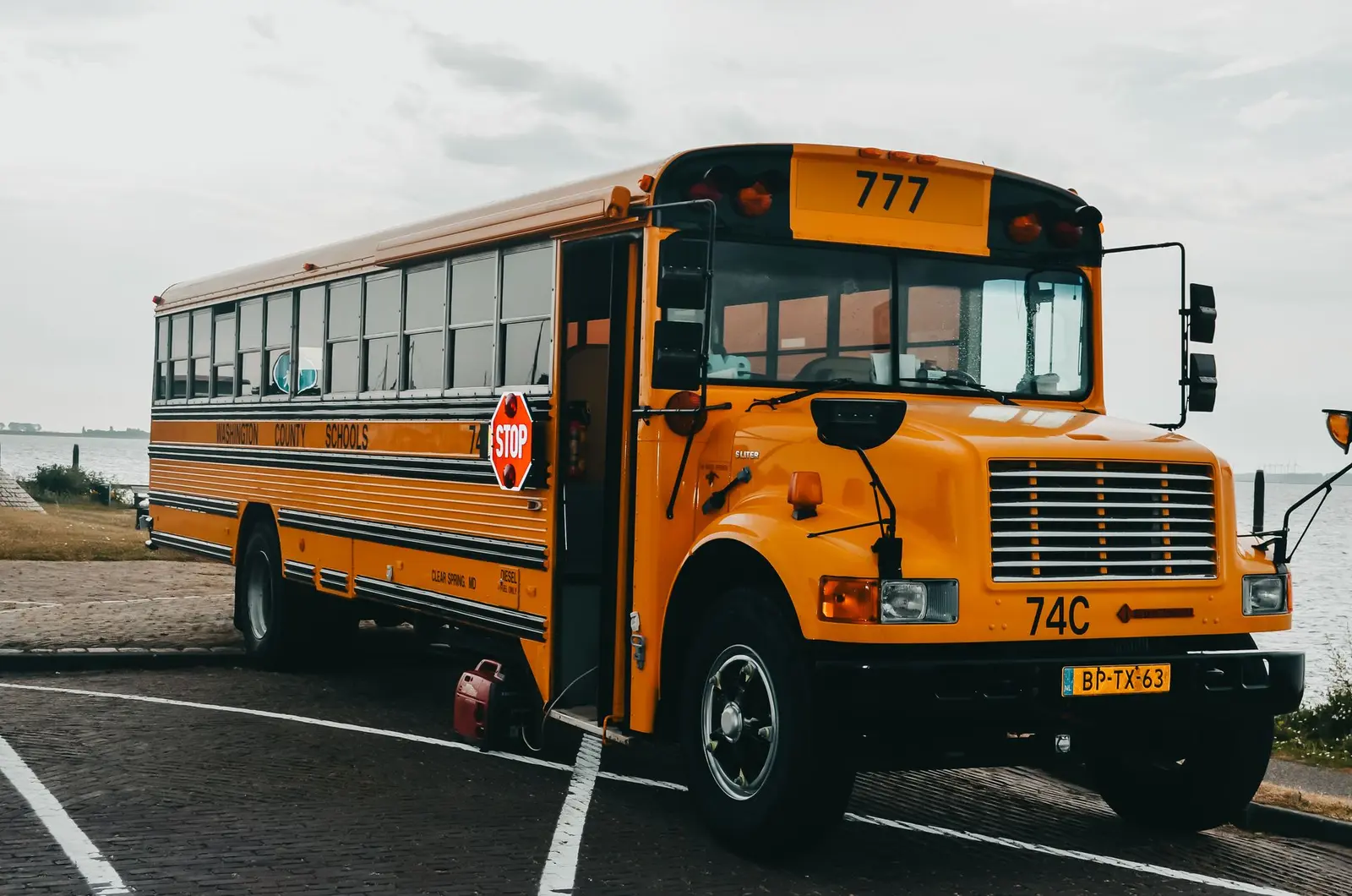 Bus scolaire jaune américain