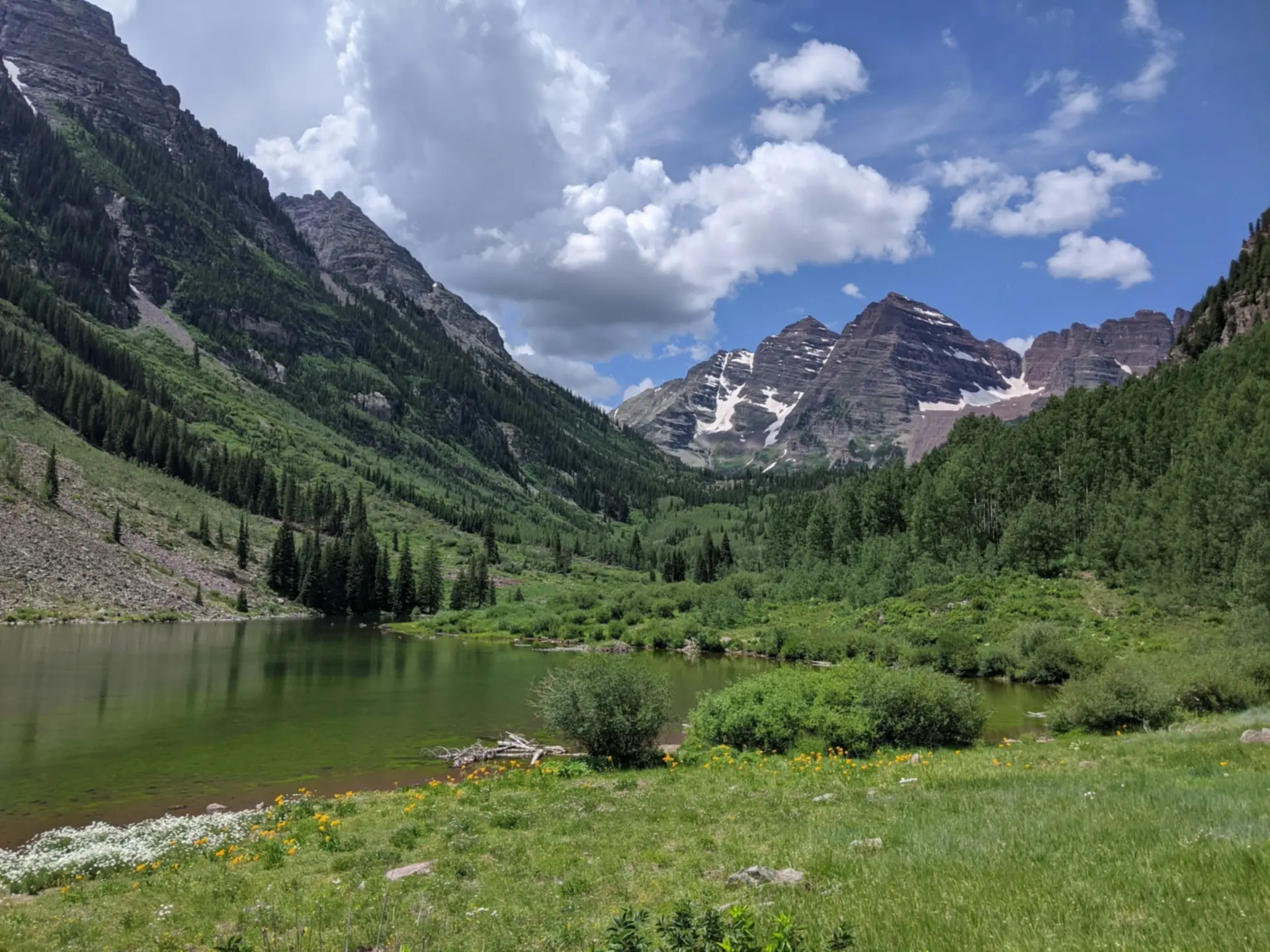 Lac et montagnes des Rocheuses, Colorado