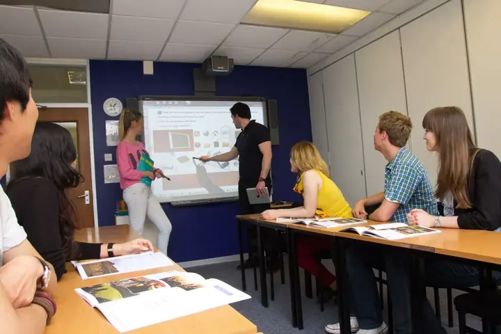 Salle de classe- École Kaplan Bournemouth