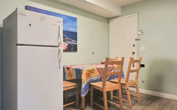 Cuisine — Student House Budget - Single 19+ - Vancouver, CEL à CEL : cours d'anglais & tarifs | Move and Study