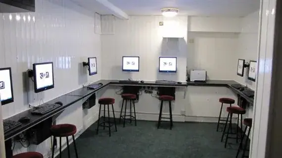 Salle multimédia-École CES à Dublin