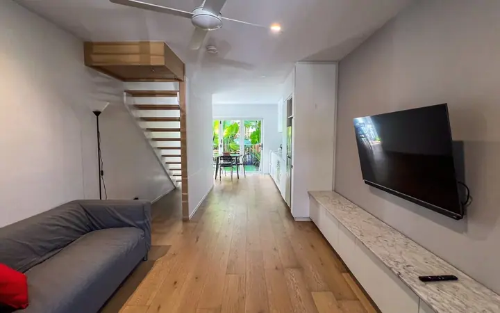 Salon — Student Townhouse - Lenneberg Street, Browns à Gold Coast