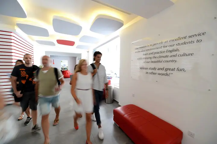 Étudiants en séjour linguistique d'anglais à Sliema à Malte en Méditerranée