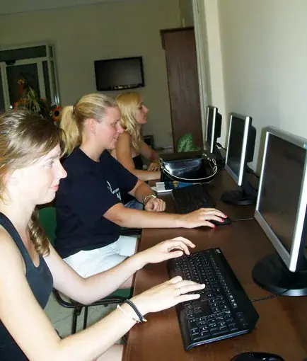 Salle multimédia-École Academia à Salerne