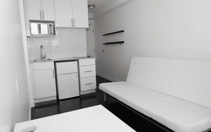 Salon — Apartment Economy Apt Living - Studio 19+ - Vancouver, CEL à CEL : cours d'anglais & tarifs | Move and Study