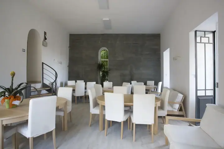 Salle de déjeuner-École Babilonia à Taormina 