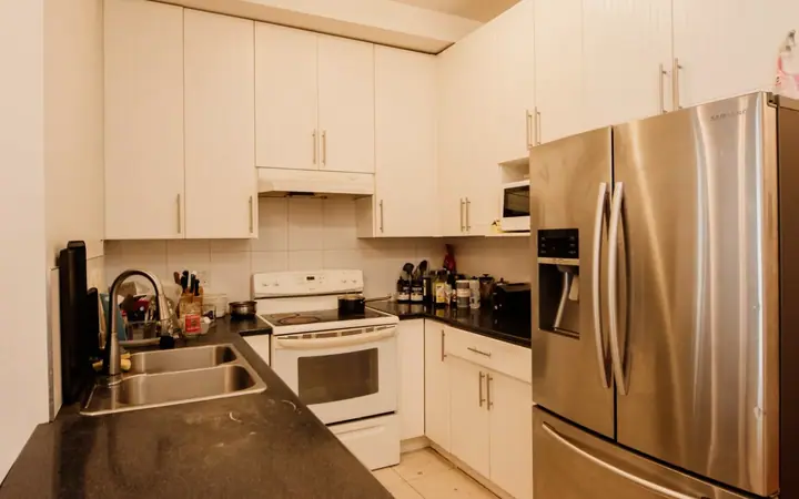 Cuisine — Student House - Single 19+ - Vancouver, CEL à CEL : cours d'anglais & tarifs | Move and Study