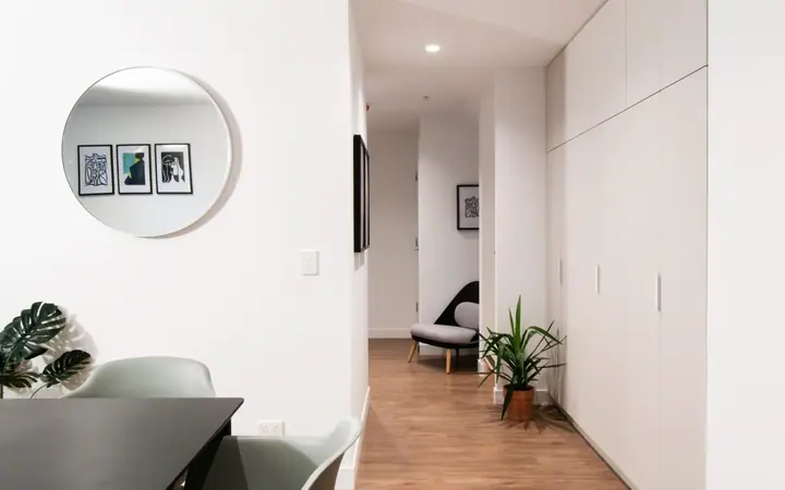 Salon — Yugo Berkeley Street Apartment, Browns à Melbourne