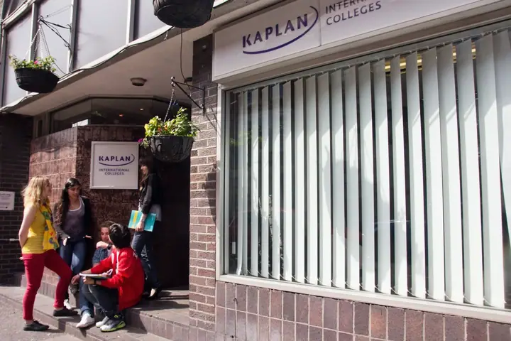 Entrée École Kaplan Bournemouth