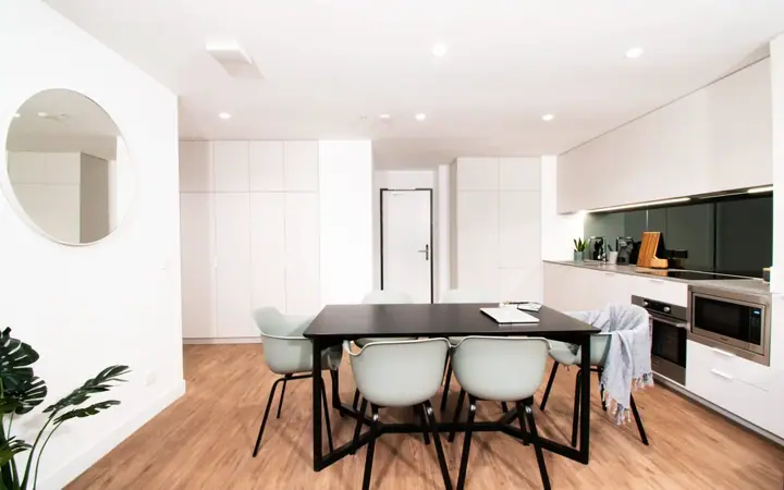 Salon — Yugo Berkeley Street Apartment, Browns à Melbourne