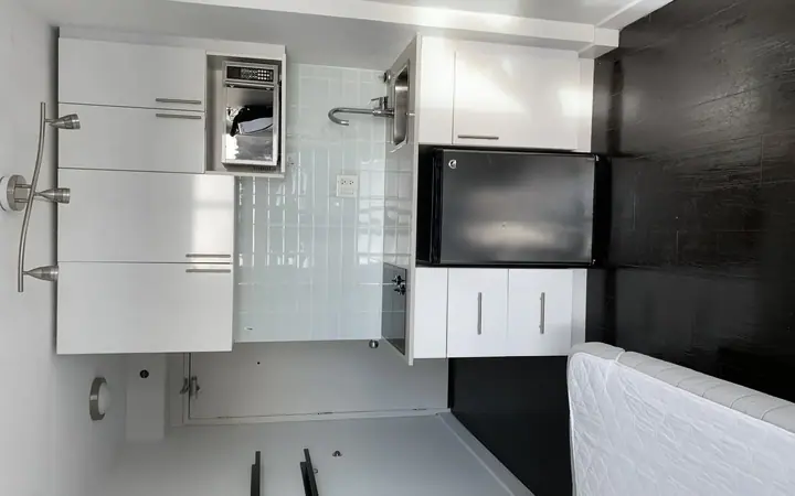 Salon — Apartment Economy Apt Living - Studio 19+ - Vancouver, CEL à CEL : cours d'anglais & tarifs | Move and Study
