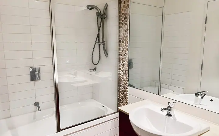 Salle de bain — Bright Avenue Student Apartment, Browns à Gold Coast