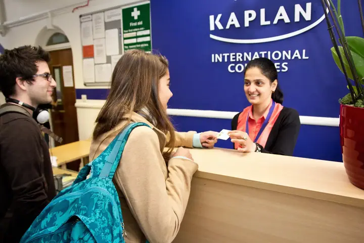 Réception- École Kaplan Cambridge