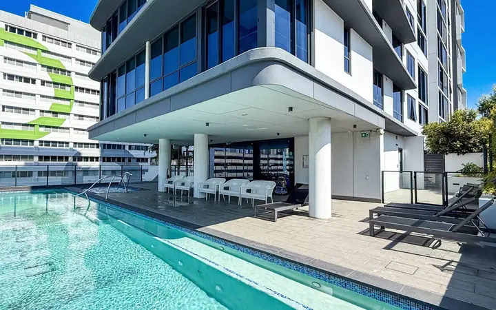 Piscine — Student Apartment - Utopia Master Suite, Browns à Brisbane