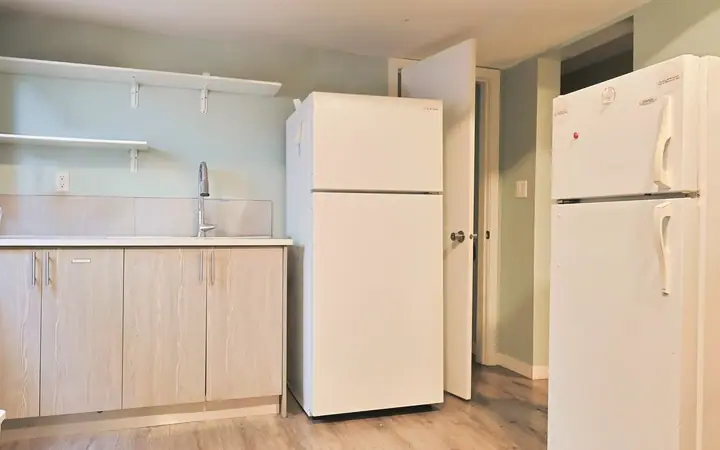 Cuisine — Student House Budget - Single 19+ - Vancouver, CEL à CEL : cours d'anglais & tarifs | Move and Study