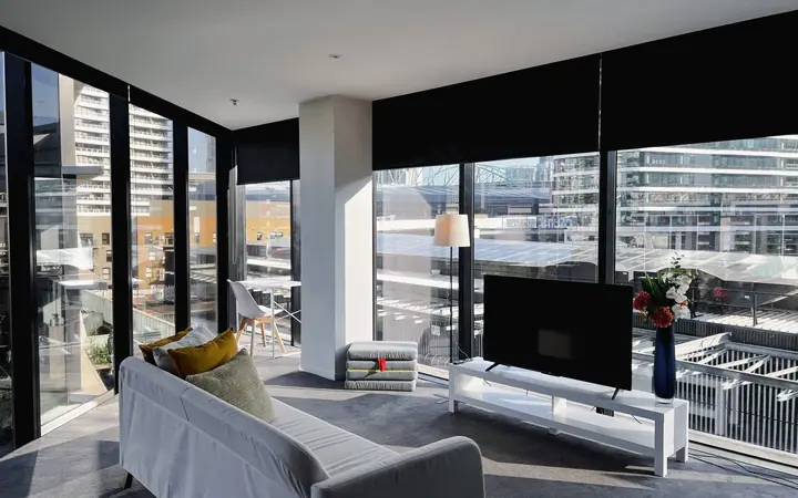 Salon — Docklands Executive Apartments - Master Suite, Browns à Melbourne