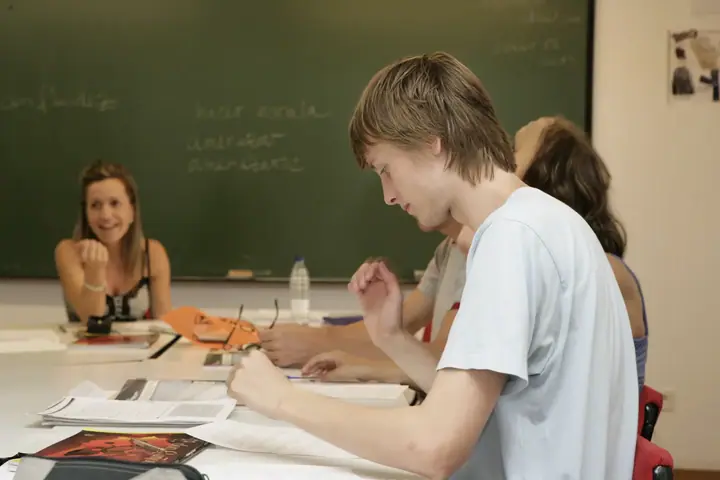 Étudiants en classe	
