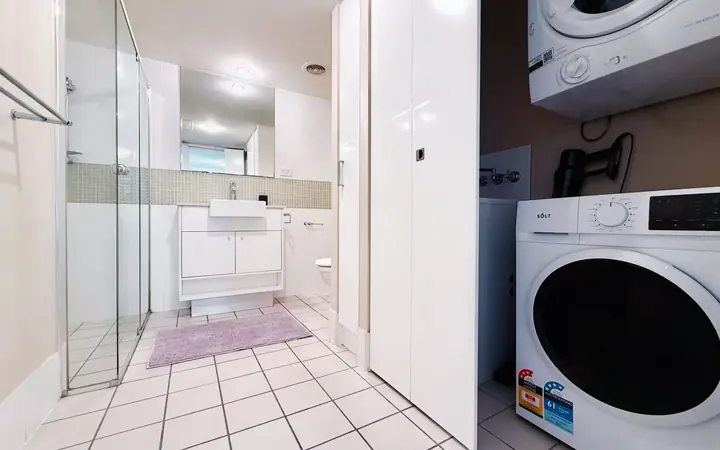 Salle de bain — Student Apartment - Vue Apartments Quay Street, Browns à Brisbane