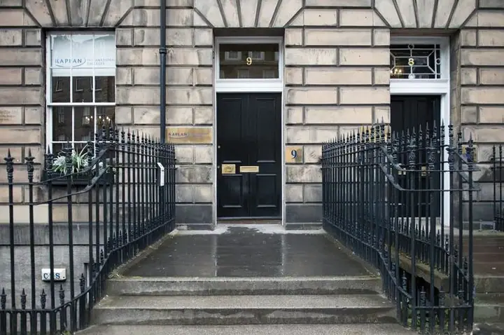 Entrée de l'école-École Kaplan à Édimbourg