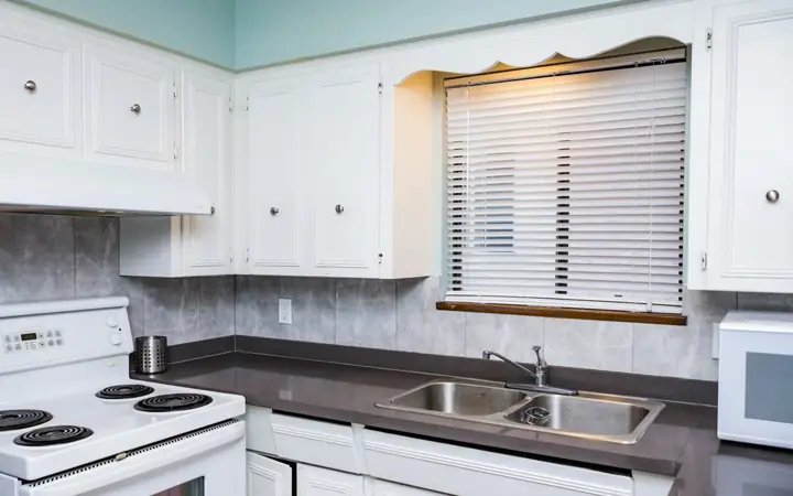 Cuisine — Student House Budget - Single 19+ - Vancouver, CEL à CEL : cours d'anglais & tarifs | Move and Study