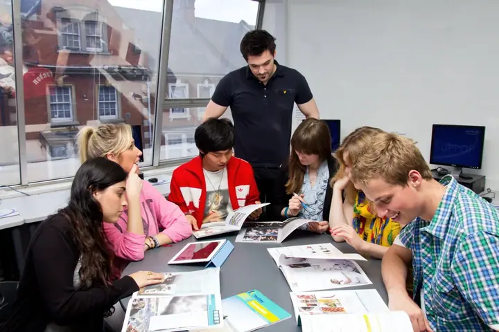Travail en groupe- École Kaplan Bournemouth
